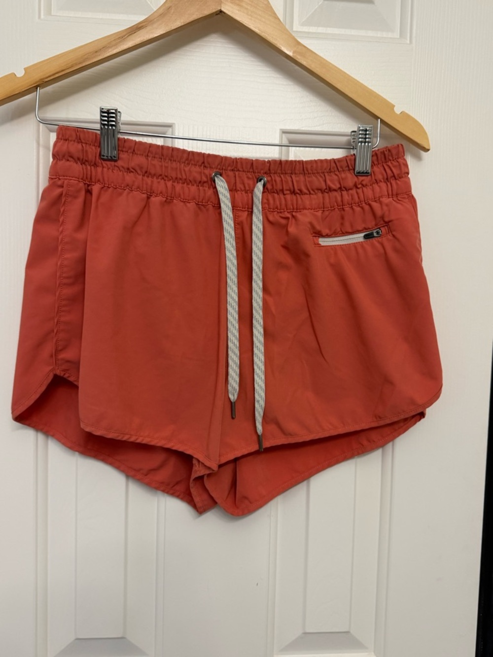 Vuori Women’s Drawstring Active Shorts Size M USED